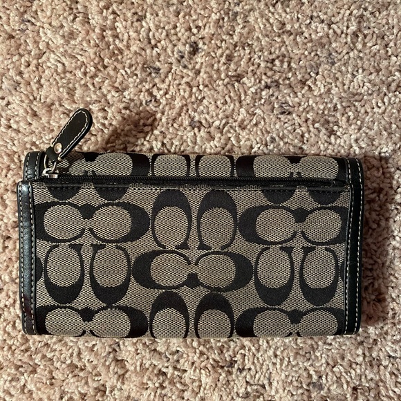 Coach Signature Pattern Wallet - Picture 3 of 4